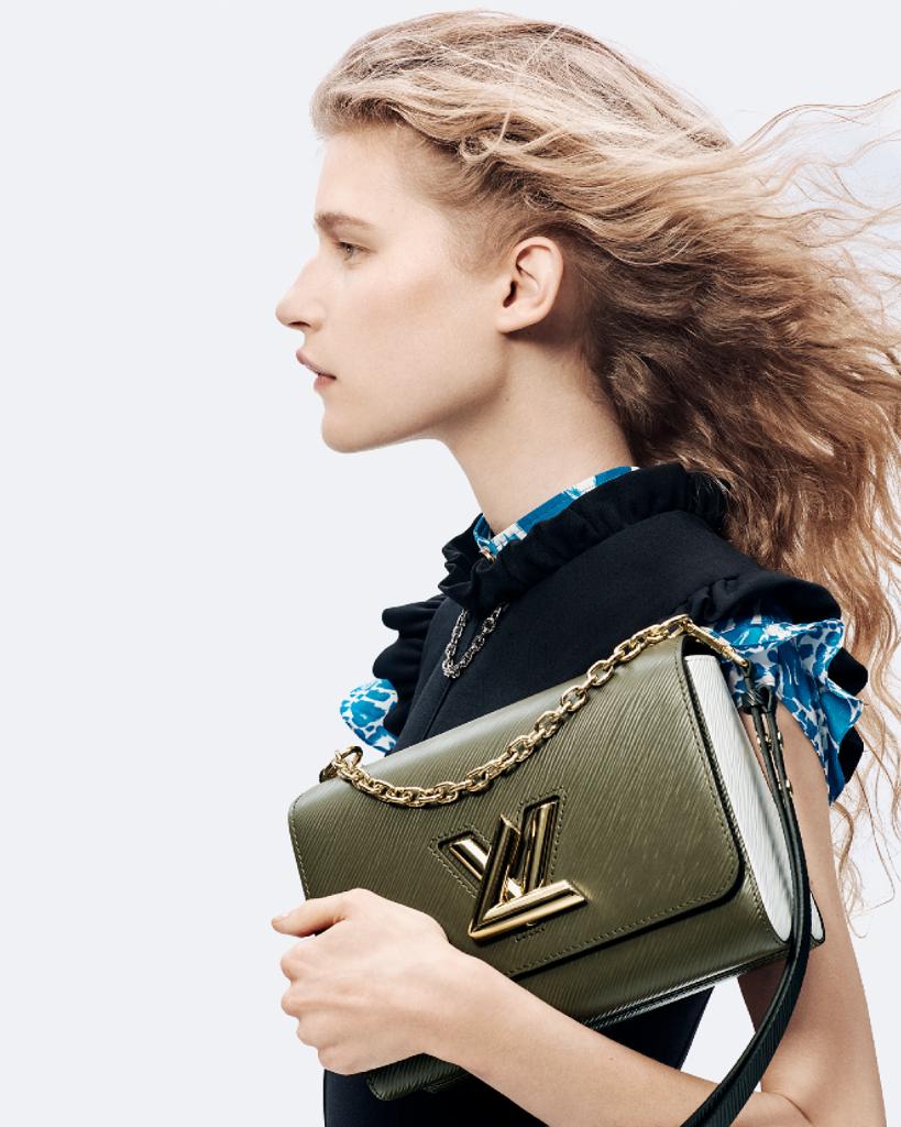 X \ Louis Vuitton على X: Twisting a signature. The #LouisVuitton Twist Bag  has been refreshed with new colors and finishes. Explore the collection at