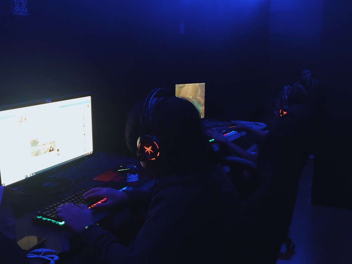 enjoyGLOBE's tweet photo. You know it's lit when #TheESC's still packed with #GlobeEsports gamers up until the last day! π₯ #ConnectCompeteCreate https://t.co/tnQyIn35Qp