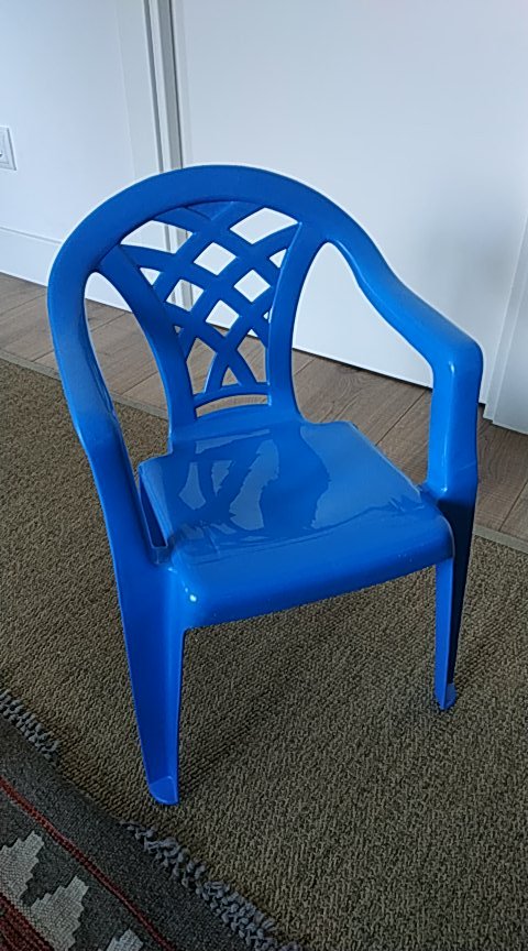 achacel's tweet image. Mi hijo tiene una moto, un coche y hasta un carro de la compra, todos con ruedas. Pero no, su afición es arrastrar esto! #ruidoinfernal  #quehago?