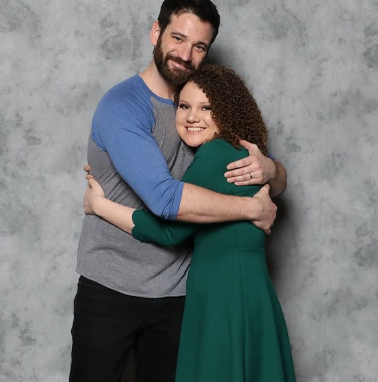 ChicagoMedFR's tweet photo. 📸 | Colin Donnell avec des fans hier lors de la #C2E2 à Chicago. 

(c) ig : cinkneph, anna.fike, dockwb https://t.co/UQTjAiqWXH