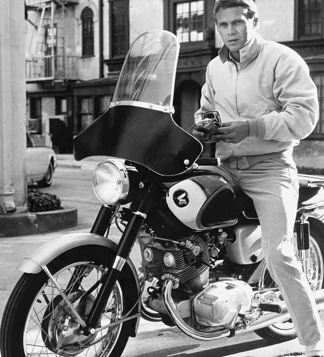 SmartTurnout's tweet photo. "I live for myself and I answer to nobody." - Honouring #SteveMcqueen, the King of Cool, on what would have been his 89th Birthday. An icon in every way 📽🛵 #SmartIcons #KingofCool https://t.co/bDqdbQqFRh