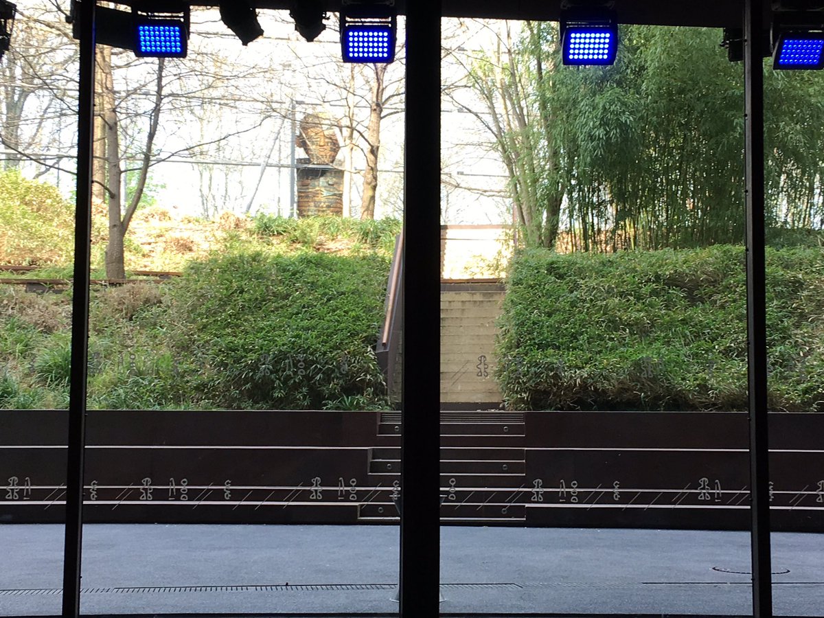 Anne_Guyader's tweet photo. #WeekendEthno au @quaibranly
Eh oui, les femmes de terrain, elles sont top et elles ont beaucoup d’humour : l’anecdote racontée à la fin de sa conf par Martine Segalen hier en dit long.
Bon, j’y retourne ! https://t.co/PtHEc2VOb6