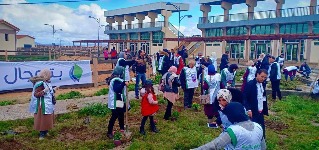 Petrogel's tweet photo. International tree day, the equestrian club of Batna ,organized the tree planting process of Djerma equestrian center , with the presence of Petrogel, and in coordination with students of 01st and 2nd year master's degree in laws on the environment and sustainable development. https://t.co/rnFAStZRqG