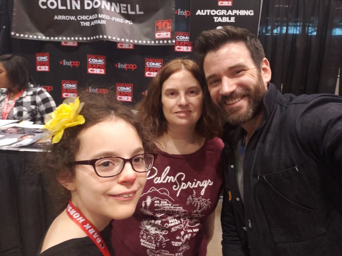 ChicagoMedFR's tweet photo. 📸 | Colin Donnell avec des fans hier lors de la #C2E2 à Chicago. 

(c) @JeSuisKristine @JessicaLynn1022 @AlexKadolph @WhammyHammy https://t.co/ZM9dIwbNNM