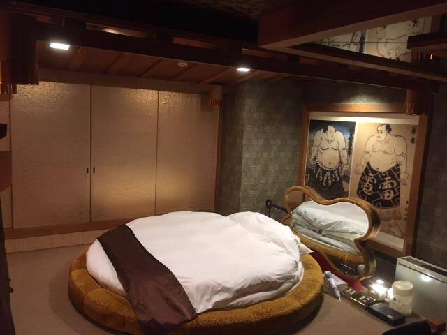 gana_dou's tweet photo. 福岡にある土俵をイメージしたラブホテル
どんな「ぶつかり稽古」が起きてるんだろ？ https://t.co/qjAmdmgawb