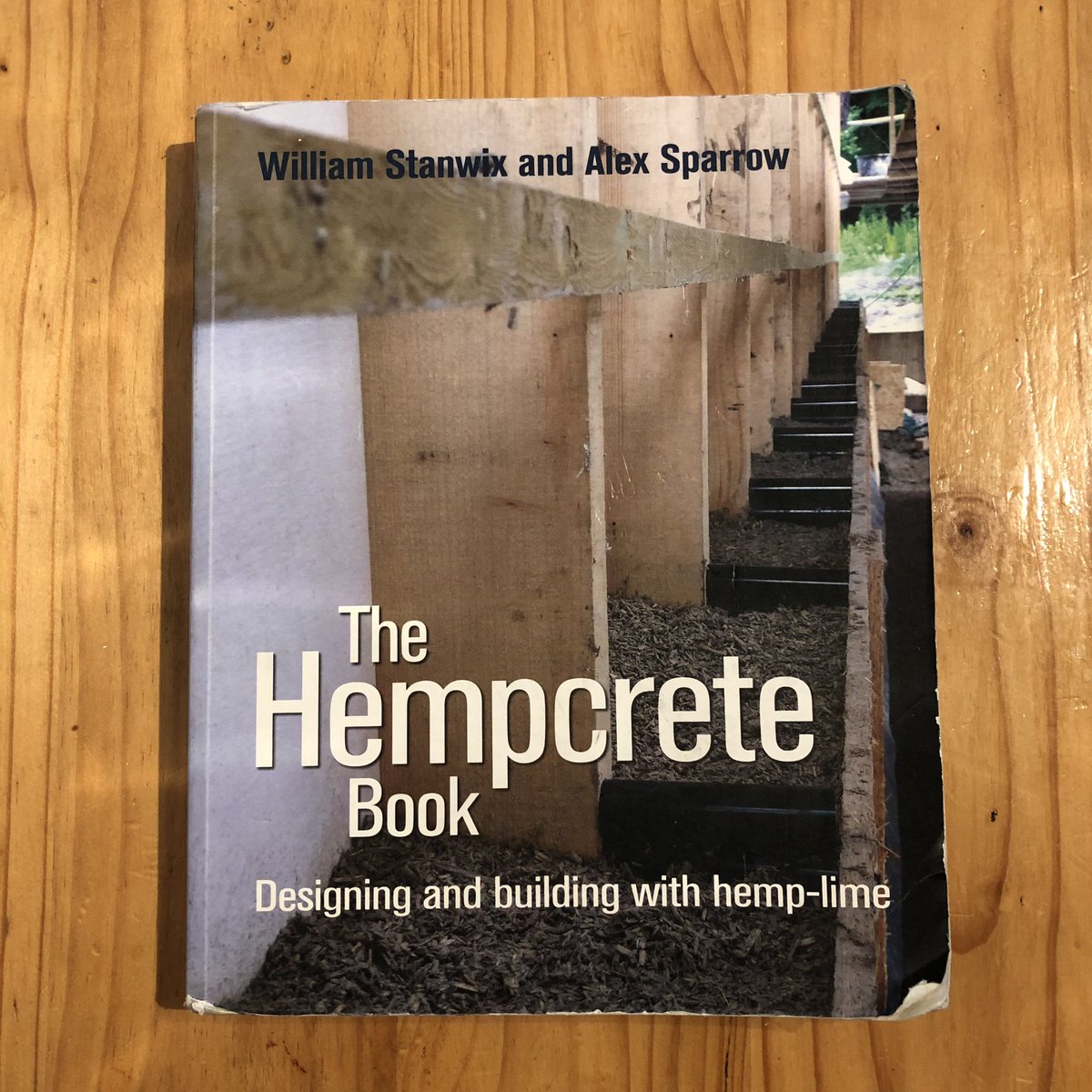 ScottwbMcAulay's tweet photo. Day 24:
In depth, hands-on introduction to a low impact, versatile - in conservation, new build and retrofit applications - and uniquely highly performing material; covering the practicalities of construction and its physical performances whilst addressing the myths of its use. https://t.co/jh64x5WpKl