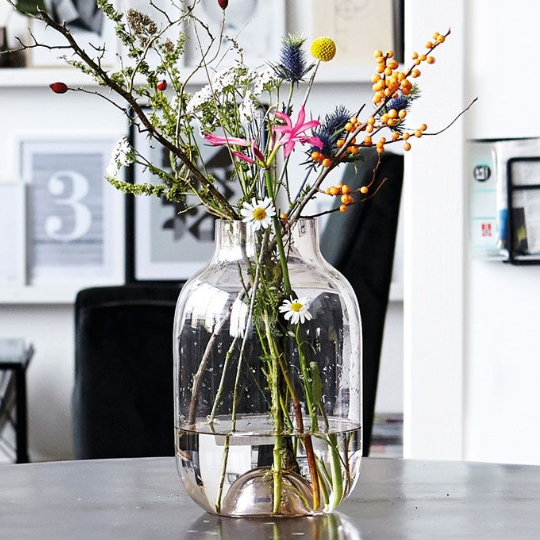 A perfect vase for showing off colourful Spring flowers. Oversized vase in blush  buff.ly/2Iw1SLq #Scandinavian #Springflowers #Interiorstyling