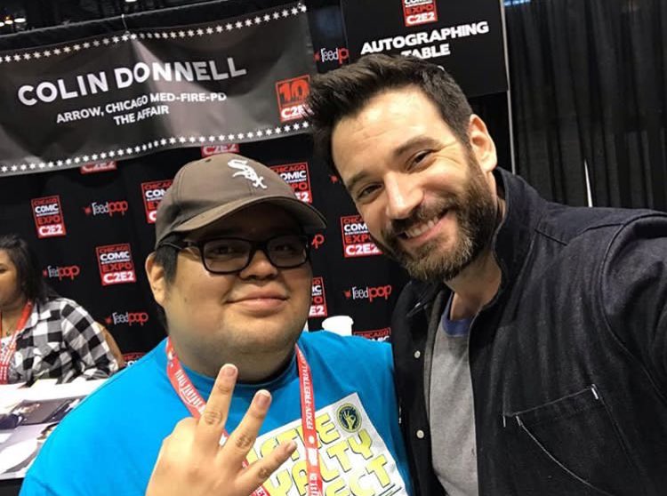 ChicagoMedFR's tweet photo. 📸 | Colin Donnell avec des fans hier lors de la #C2E2 à Chicago. 

(c) @camping007 , stephydearstxo, chisportsbrony93, rilobrooke https://t.co/J2DM1SR252