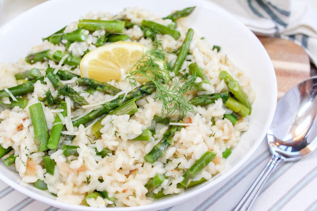 Chzcurdparadise's tweet photo. Spring time is here and so is asparagus season! Creamy Asparagus Risotto with hints of fresh dill, and citrus! #ourdinnertable #asparagus #risotto #springsides https://t.co/z50KwtMEY8 https://t.co/K5yueyfZWJ