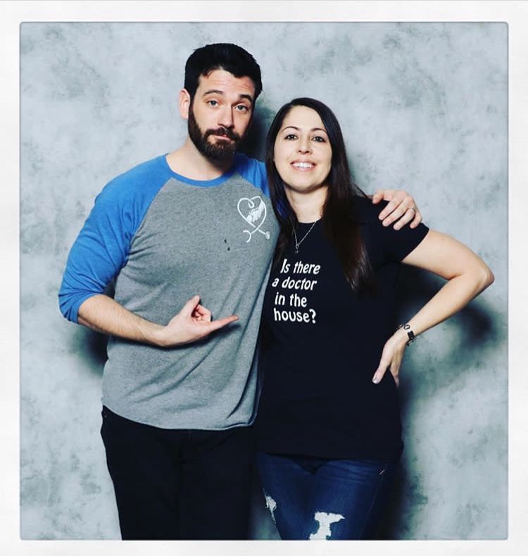 ChicagoMedFR's tweet photo. 📸 | Colin Donnell et Jon Barrowman avec des fans hier lors de la #C2E2 à Chicago. 

(c) ig : fatherfett, drewaala https://t.co/AaDeNtoHzk