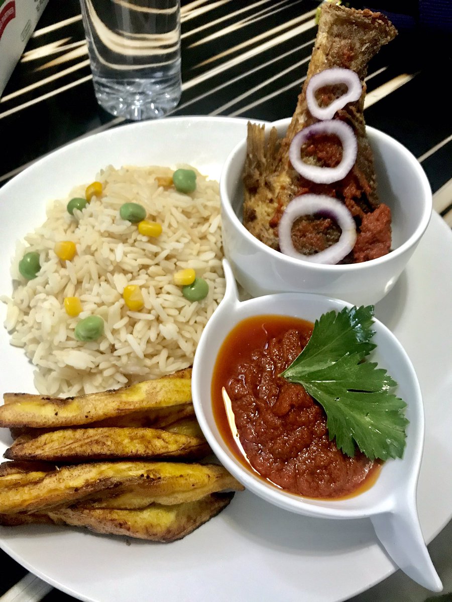 damolashonubi's tweet photo. It’s Sunday guys, and as we know, it’s Rice and Stew with dodo for the win...😁
#foodporn #foodphotography #iphone7 #shotoniphone #veggie #foodstagram #nigerianfood #iphonecameraonly #foodie #whiterice #friedfish #stew #dodo #friedplantain https://t.co/CTjDYQMG6r