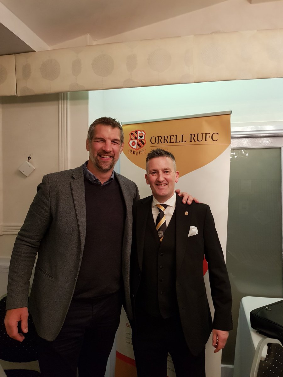 emmo99's tweet image. I generally take the p#**! out of people that I work with but for some strange reason I opted against it last night! I wasn't scared of former British &amp;amp; Irish Lion Simon Shaw, honest. What a top bloke 👊
Cracking night with great friends at @OrrellRUFC 
#BigUnit