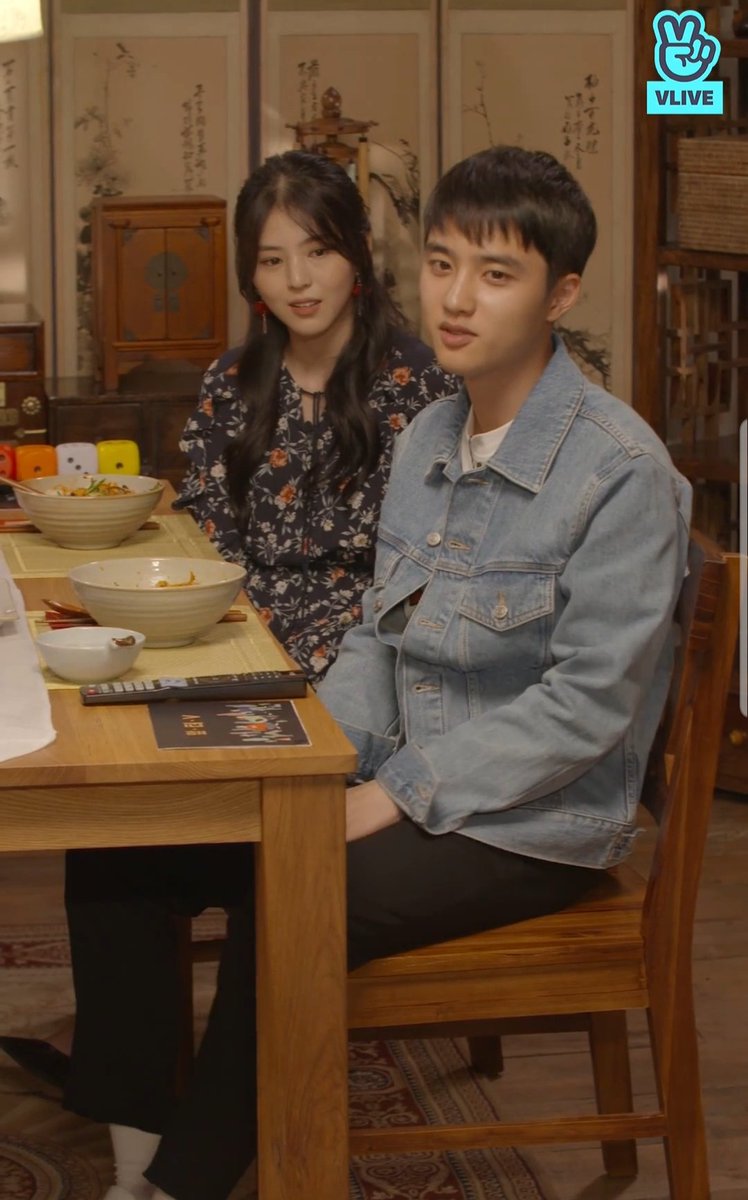 Still miss the Ksoo's first lead role drama! Enjoyed watching Vlive them in plain clothes. Ksoo& Sohee're stunning!! Ksoo's very gentle and soft, also Sohee was pretty & natural. #DohKyungSoo #100DaysMyPrince #teamexo #TwitterBestFandom #SoompiAward #도경수 #백일의낭군님 #디오