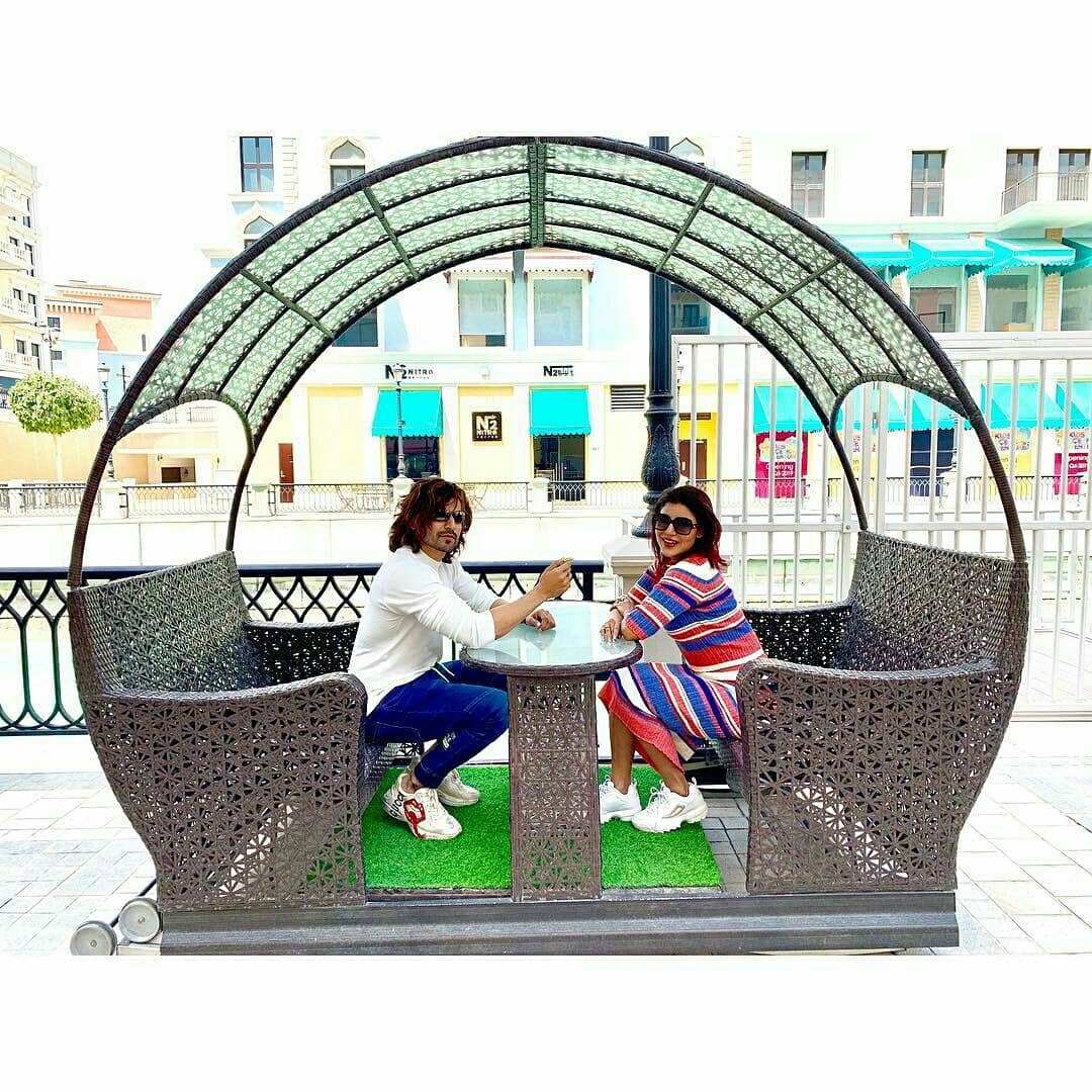 ChoudGulden's tweet photo. Love birds Gurmeet and Debina new photos Qatar @gurruchoudhary @imdebina #GurmeetChoudhary #DebinaBonnerjee @inflowsummits @VisitQatar #inflowsummits #inflowsummits2019 #inflowqatarsummit https://t.co/pjwSxI0NRA