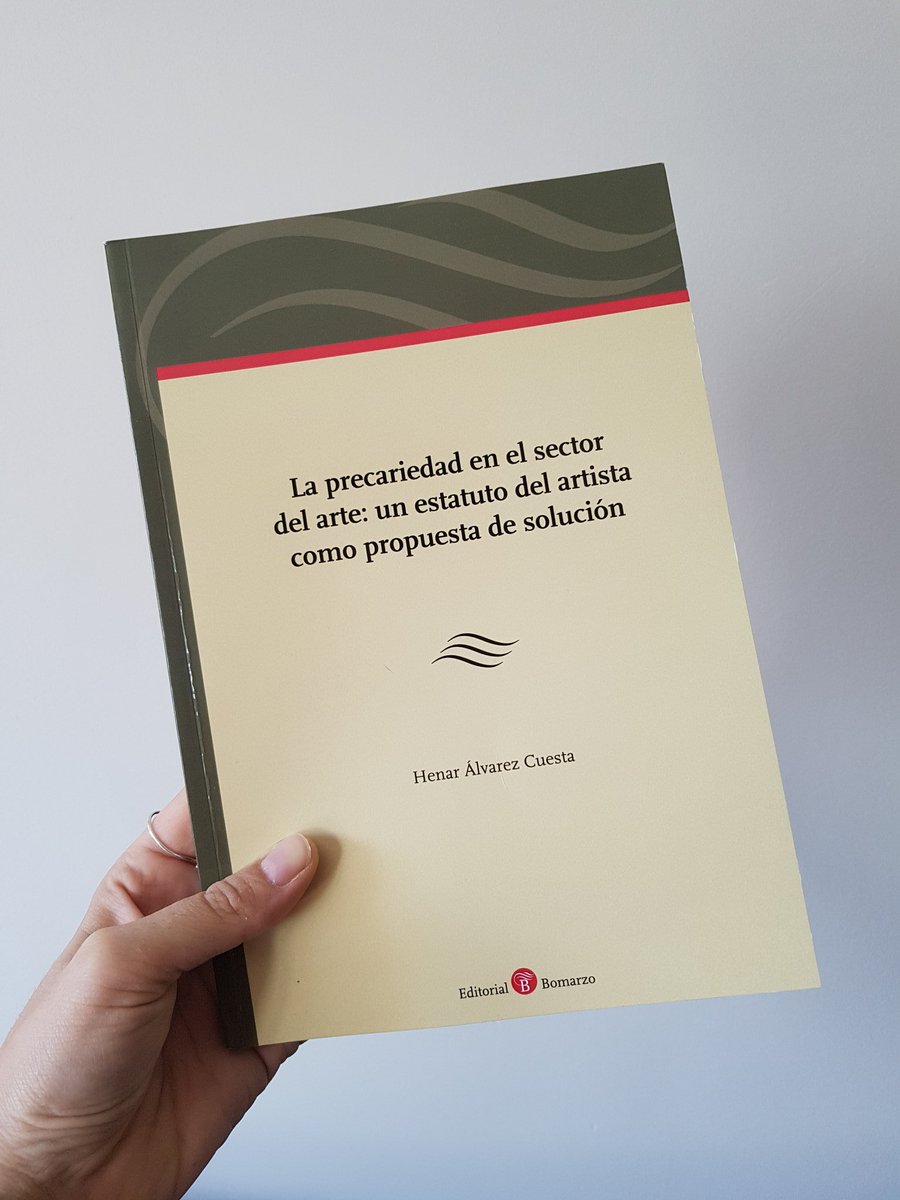 Marta_Al_VA's tweet photo. Más que ilusionada de tener en mis manos este libro de @hcost sobre la #precariedad en el #arte. Que bueno estar rodeada de tanta gente estimulante y ejemplar, también en #lab987. 💕 Ganas de hincarle el diente a esta propuesta de #estatutodelartista https://t.co/7uFpgaiSQU