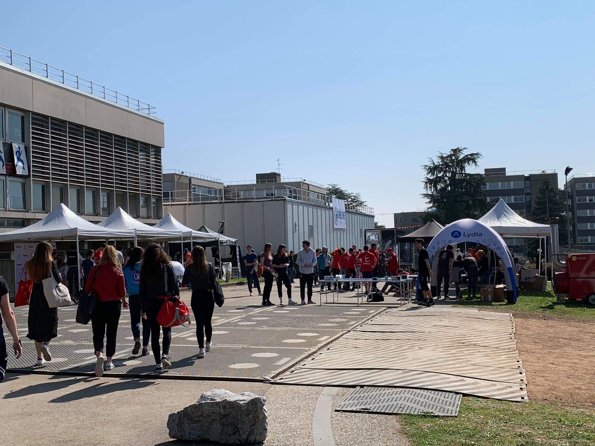 Le village #ChallengeECL est lancé ! Pleins de stands et d'activités à découvrir et même des textiles Challenge cette année !