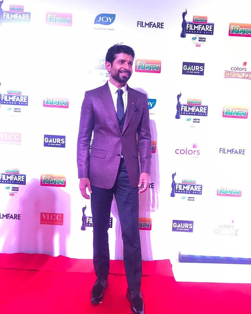 FcViineet's tweet photo. Red Carpet for @filmfare
Bespoke by @nm_design_studio
Designed &amp; styled by @kashinatha #filmfare2019 #Filmfare #filmfareawards #ViineetKumar #viineetkumar_fanclub #actor #Bollywoodactor #Mukkabaaz #awardnight

@ItsVineetSingh https://t.co/8mocof3kq1