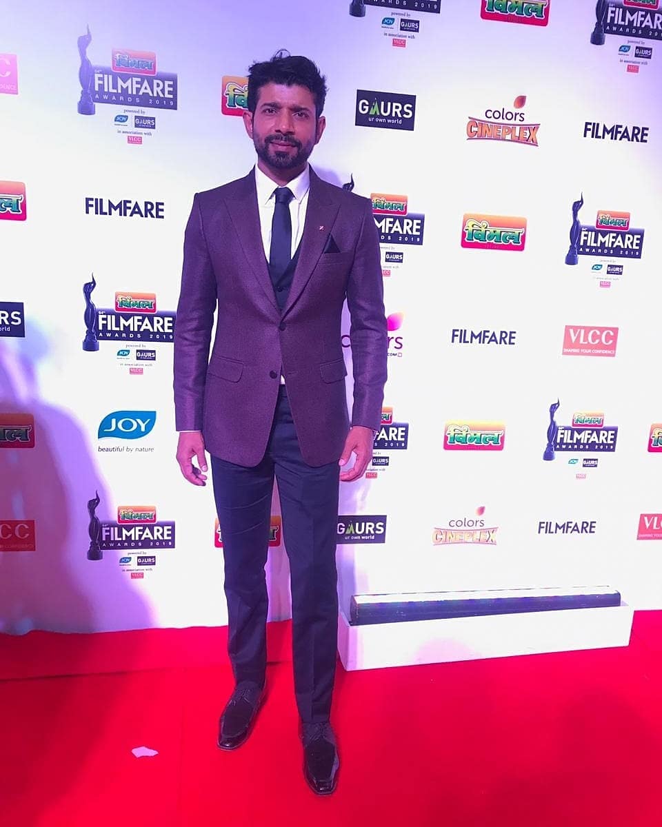 FcViineet's tweet photo. Red Carpet for @filmfare
Bespoke by @nm_design_studio
Designed &amp; styled by @kashinatha #filmfare2019 #Filmfare #filmfareawards #ViineetKumar #viineetkumar_fanclub #actor #Bollywoodactor #Mukkabaaz #awardnight

@ItsVineetSingh https://t.co/8mocof3kq1