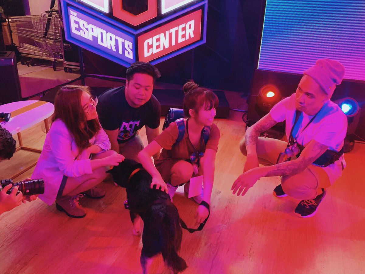 enjoyGLOBE's tweet photo. Rumble Royale just dropped by looking all cool but we know they're here to serve us hot and piping #GlobeEsports action! π #ConnectCompeteCreate #TheESC https://t.co/KnewCEdoyY