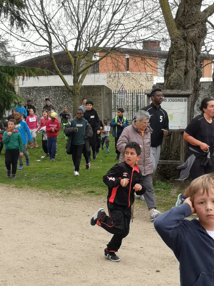 De nombreux Morangissois ont répondus présents à la course solidaire pour soutenir l'association <a href="/leriremedecin/">Le rire médecin</a> 🏃🏃🏃