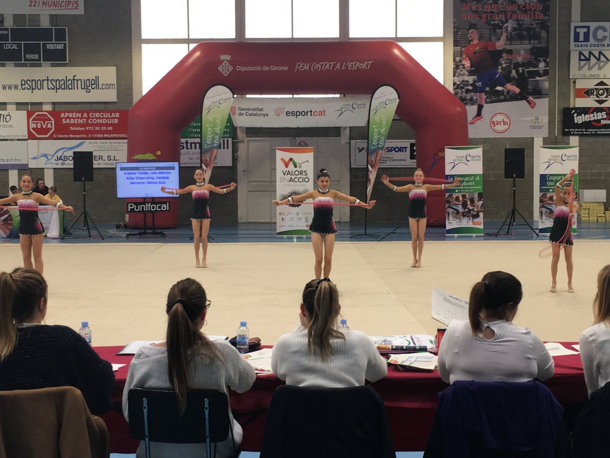 cebaixemporda's tweet photo. Finalitzem la categoria Infantil Nivell A i B de #conjunts #DTQ i a punt per fer l’entrega de les medalles 🥇🥈🥉d’aquesta categoria.
@ajpalafrugell @EsportsDdG @esportcat @UCECcat https://t.co/a9Qojo35qD