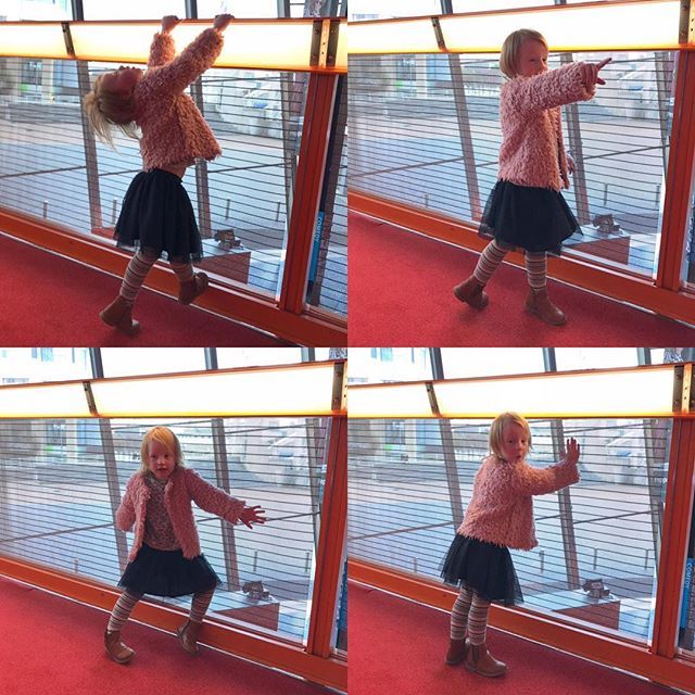 My tiny dancer getting into the spirit of the ballet <a href="/the_Lowry/">Lowry</a> although I think this is a more modern interpretation of @bhamroyalballet’s Beauty &amp; the Beast! She absolutely loved the performance as did My mum and I 💕 The performance was narrated wh… ift.tt/2Fw4avJ