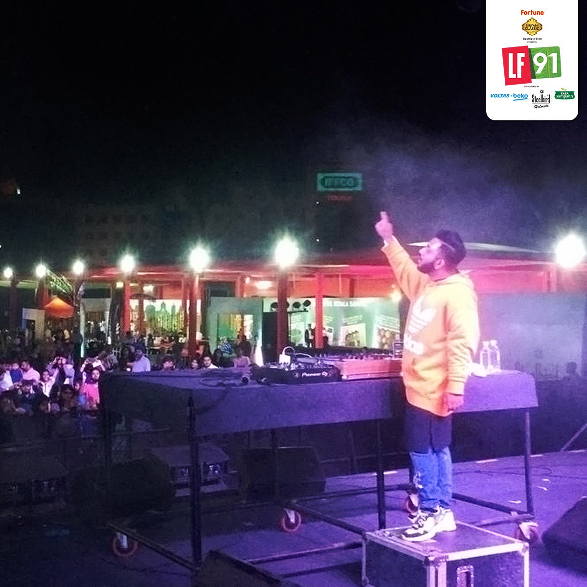 LF91India's tweet photo. Ritviz set the mood by getting the crowd grooved to his beats at Fortune Biryani Classic Basmati Rice presents LF91 - A Heritage Food Festival, co-powered by Voltas Beko, Steelbird Helmets and Tata Sampann.

@LivingFoodz @RITVIZ @ZEE5India @VoltasBeko #TataSampann #LF91 https://t.co/IlwHo5Pe4Z