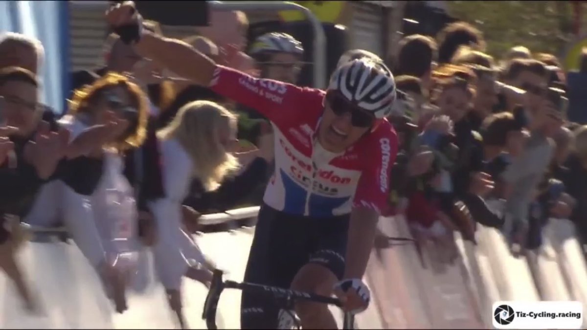 Mathieu wint de Grand Prix de Denain!! 👏🏼👏🏼👏🏼👏🏼👏🏼👏🏼 Na een machtige versnelling op de laatste kasseienstrook, 8 kilometer van de meet, heeft ie alles en iedereen achter zich weten te laten.