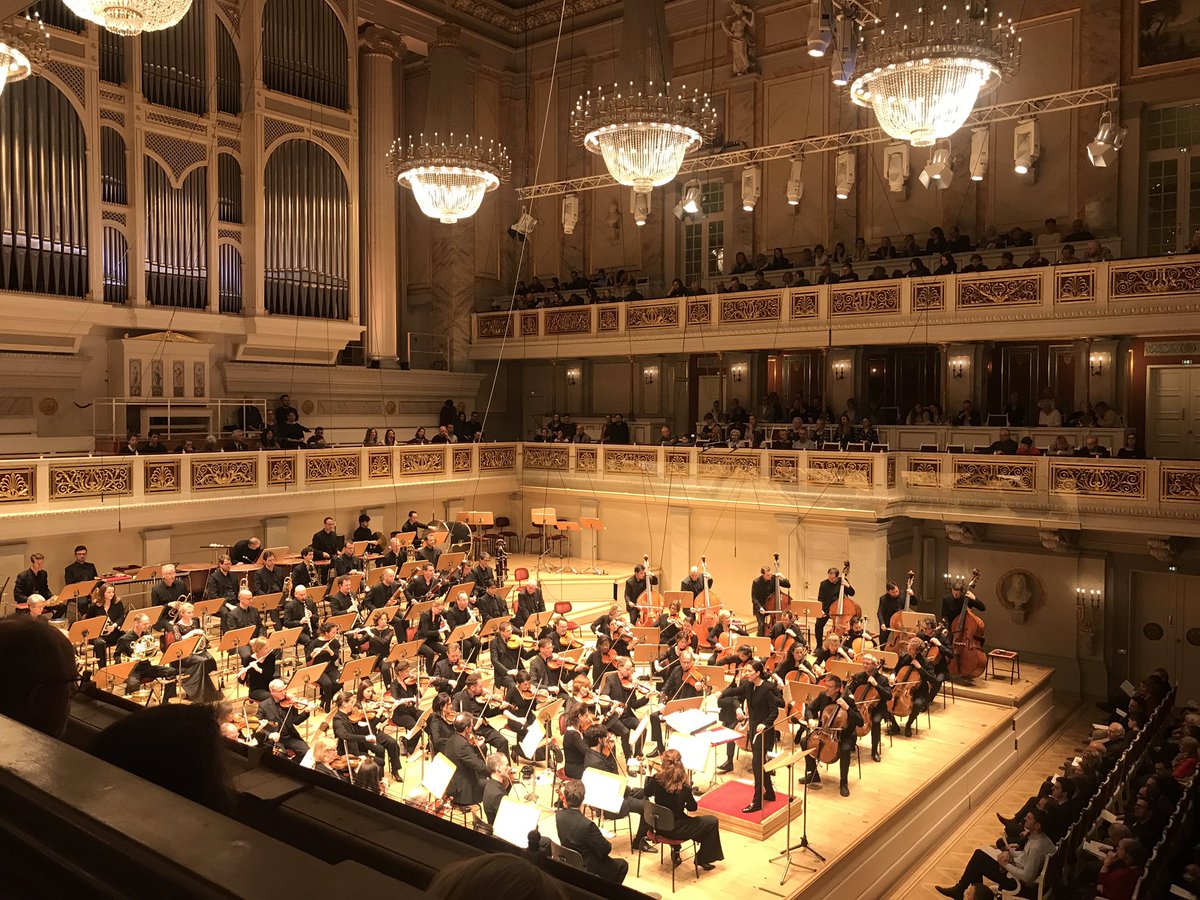 Deutschland klingt so vielstimmig wie die Berliner Orchester. UNISONO das Konzert für Vielfalt jetzt live auf @Kulturradio_rbb @BerlinPhil @DSOBerlin @deutsche_oper @Staatskapelle_B #RSB #Konzerthausorchester unter @Mangelij I Sprecher Matthias Brandt @klauslederer @SenKultEu