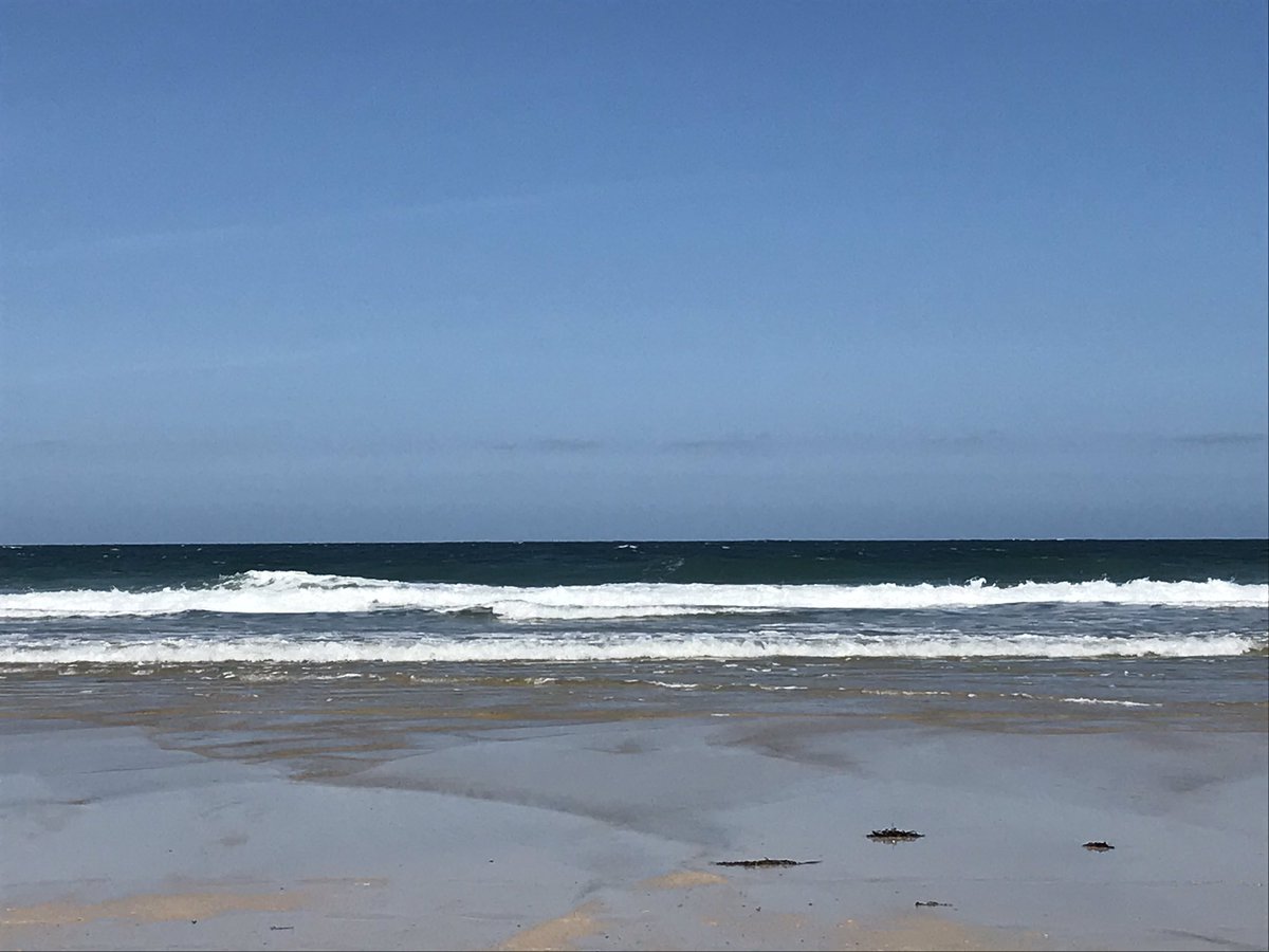 StIvesHarbour's tweet photo. Amazing blue skies today @beauty_cornwall @BBCSWWeather https://t.co/dCIyvTpSXm