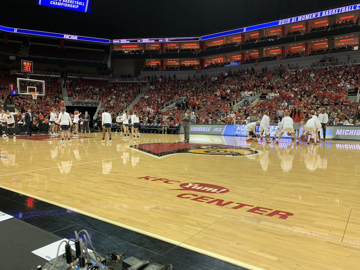 mattparklive's tweet photo. Is it a day for history for @umichwbball? It seeks its first ever Sweet 16 against @UofLWBB on the Cardinals home floor in minutes. Live now on WLBY 1290 in Ann Arbor and worldwide at https://t.co/CbkyG9J0Z1. https://t.co/k0Fn4wYpyW