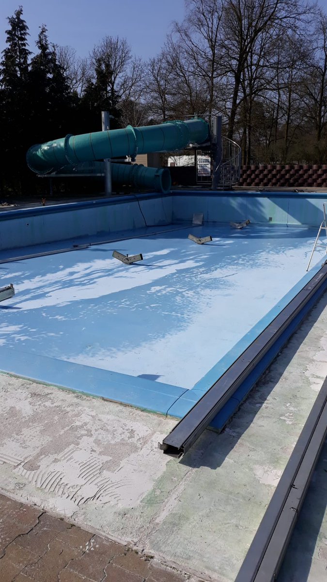 ILoveDeVeluwe's tweet photo. Het begin is er! Het zwembad van 't Schinkel is inmiddels leeg en er is een tent gebouwd. Komende week wordt gestart met de renovatie van het bad. Komend seizoen dus volop waterpret in een mooi zwembad...Komt u 'm ook uitproberen? https://t.co/JAjrIPX3nJ