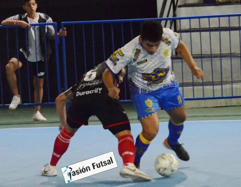 pasionfutsal's tweet photo. #PrimeraB (NOTA) Otra vez reaccionó @AtlantaFutsal. Perdía 4-1 con @HuracanFutsal y lo dio vuelta 6-5 con ataque de arquero jugador y una estupenda actuación de @Juanwalkerr, autor de cuatro goles. https://t.co/ycl2gnom0L https://t.co/tkQP6XwV0w