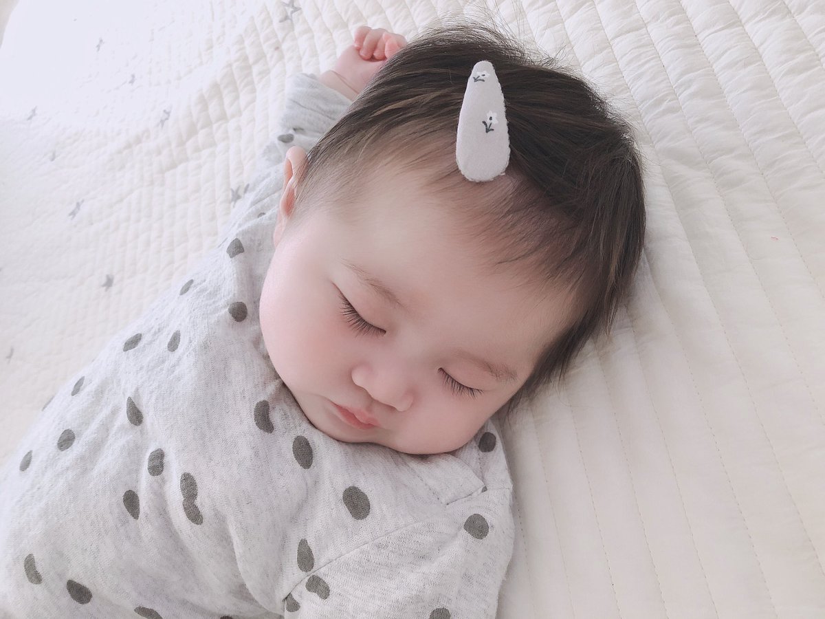 mimimikena's tweet photo. 親子でお揃い👶🏻👩🏻‍🦰♥
プレゼント企画で頂い
たパッチンピン🎀

#パッチンピン
#ショップ紹介 https://t.co/YSx74ZgZOs