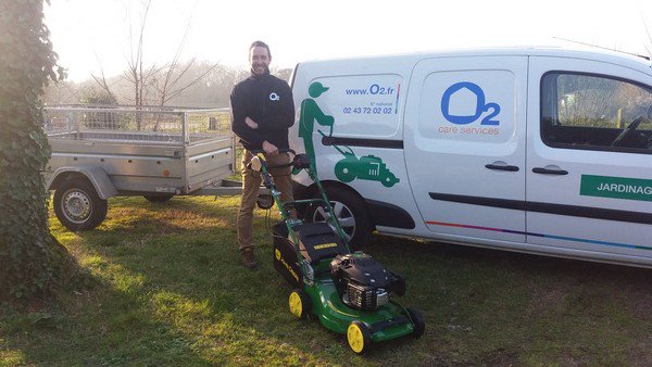 franchiseo2's tweet photo. O2 étend son réseau avec l'arrivée d'un nouveau #jardinier indépendant à Royan 👨🌾 ! Bienvenue à Maxime Motreul 😄 https://t.co/SbSemCuFSd #OsezEntreprenezVivez #microfranchise https://t.co/qxyhlhLYev