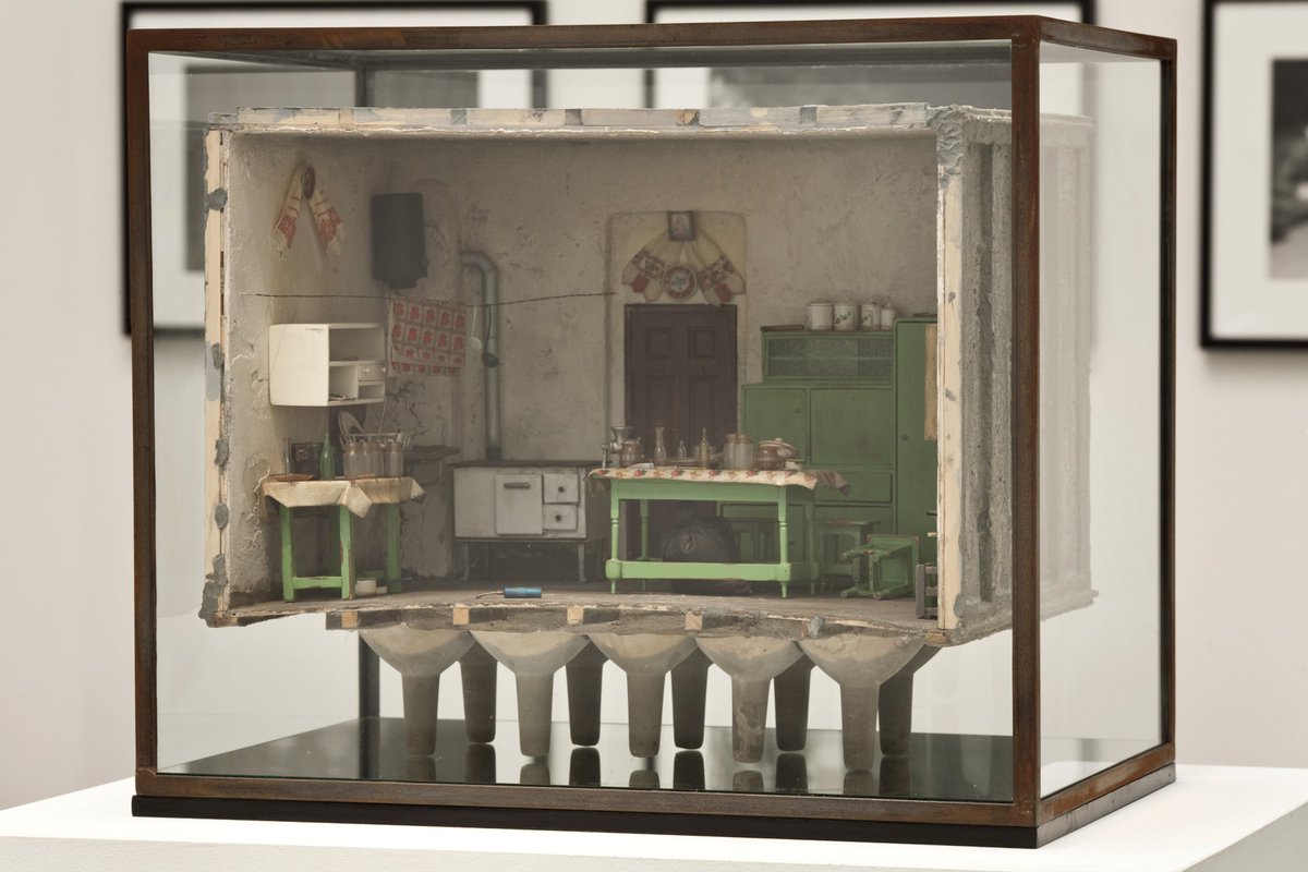 Aspettando la #BiennaleArte2019 – #MadeInBiennale

#AndraUrsuţa / T. Vladimirescu Nr. 5, Kitchen
Biennale Arte 2013 • Il Palazzo Enciclopedico

Scopri di più su #MayYouLiveInInterestingTimes → bit.ly/Biennale_Arte2…
Promozione #EarlyBird → bit.ly/BiennaleArte20…