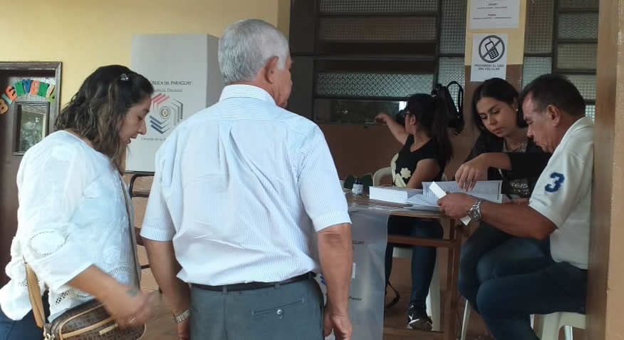 780AM's tweet photo. Inician las Elecciones Internas en Ciudad del Este con 166.470 afiliados y simpatizantes de seis agrupaciones políticas que están habilitados a votar. Serán instaladas un total de 346 Mesas, en 21 locales de votación #InternasCDE #RadioParque #780AM https://t.co/M5kVYsbWbV
