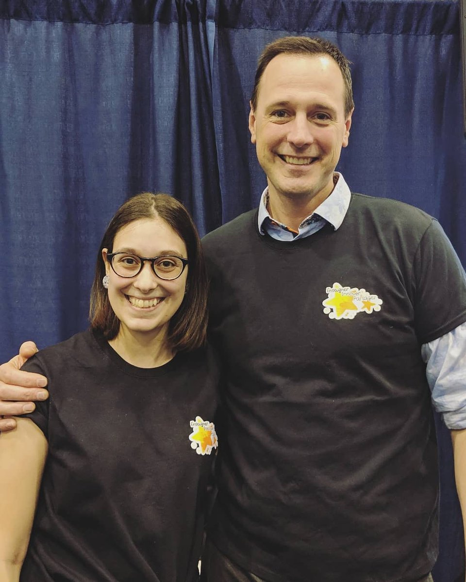 Enseigner. Innover. Partager ! 🌟 Hier était une journée de rencontre incroyable au <a href="/SALONAPPMTL/">Salon de l'apprentissage</a>  avec <a href="/jfrobergeQc/">Jean-F. Roberge</a> ! Un moment de rencontre avec nos "abonnés" et des gens du milieu de l'éducation ! Quelle belle expérience innovante ! #eduQc