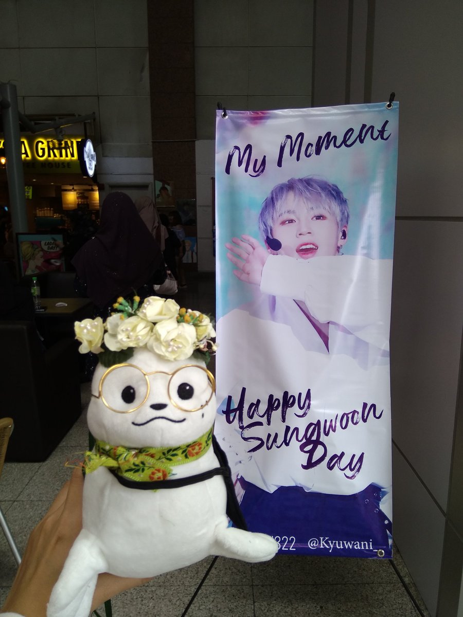 jyuhoonie's tweet photo. Went to @Kyuwani_ 's event #WithCloud322 and brought sealie with me ππ Borrowed @peachysungwoon 's slogan, isso cute! https://t.co/5yhA6M7Ef8