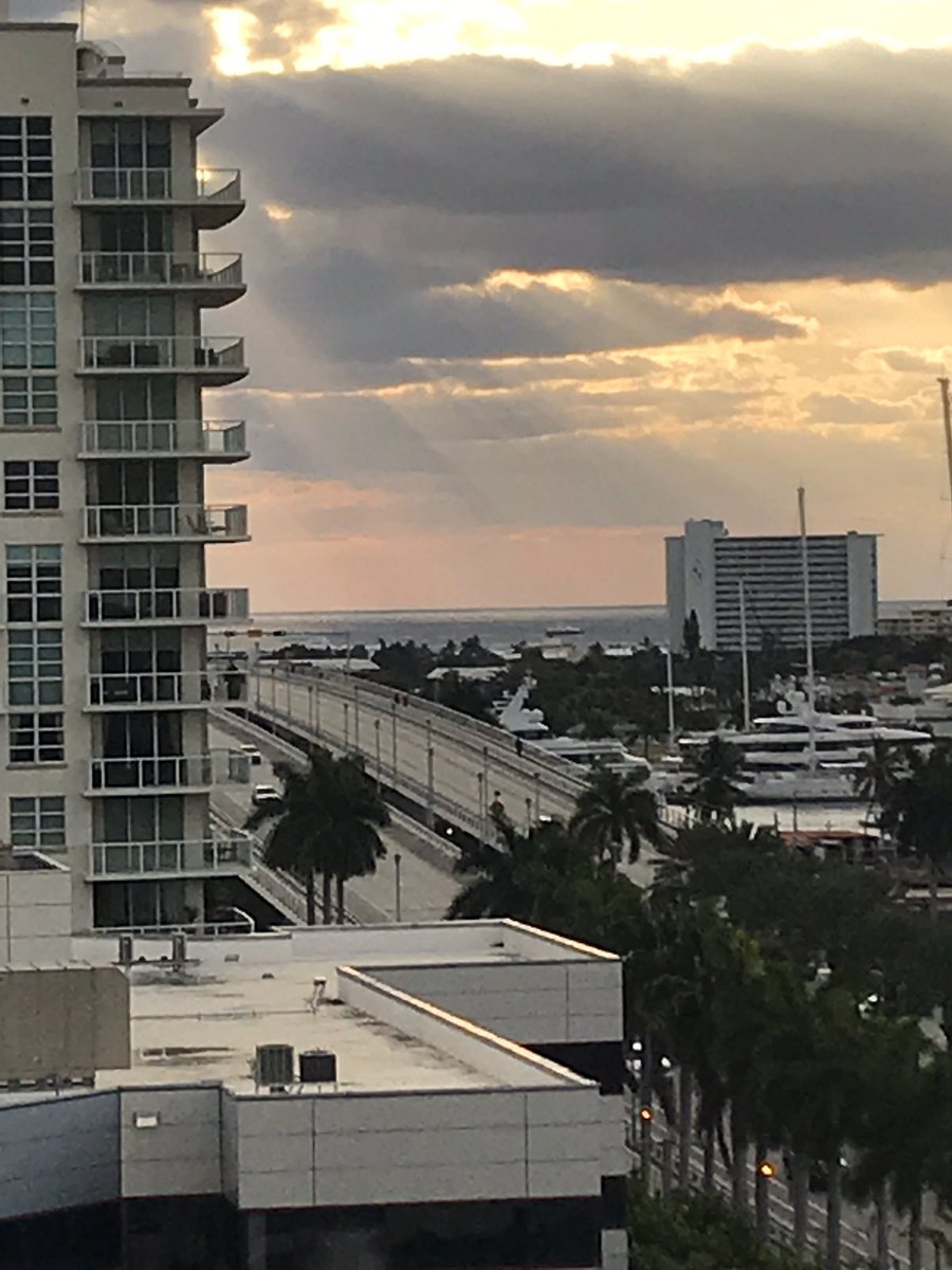 The Crepuscular rays in Fort Lauderdale are popping. <a href="/ryanwhitney6/">Ryan Whitney</a> <a href="/spittinchiclets/">Spittin' Chiclets</a>