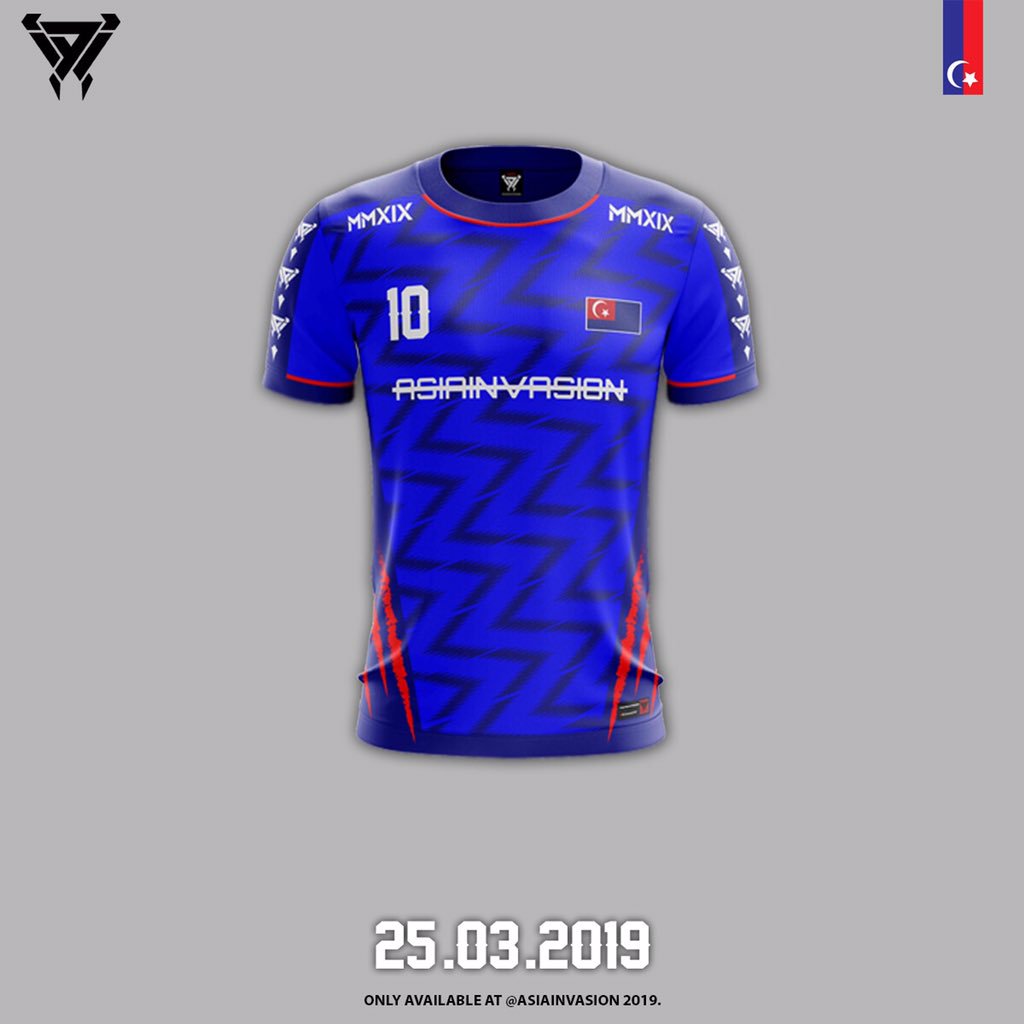 JDTFootballClub's tweet photo. AsiaInvasion Jersey will be drop off this monday 25.03.2019🔥
Amacam bangsa Johor sekalian? On tak on?🤔🔴🔵
Stay tuned!🤙🏻
#ASIAINVASION
#AsiaInvasionJersey https://t.co/DX036X0Ilw