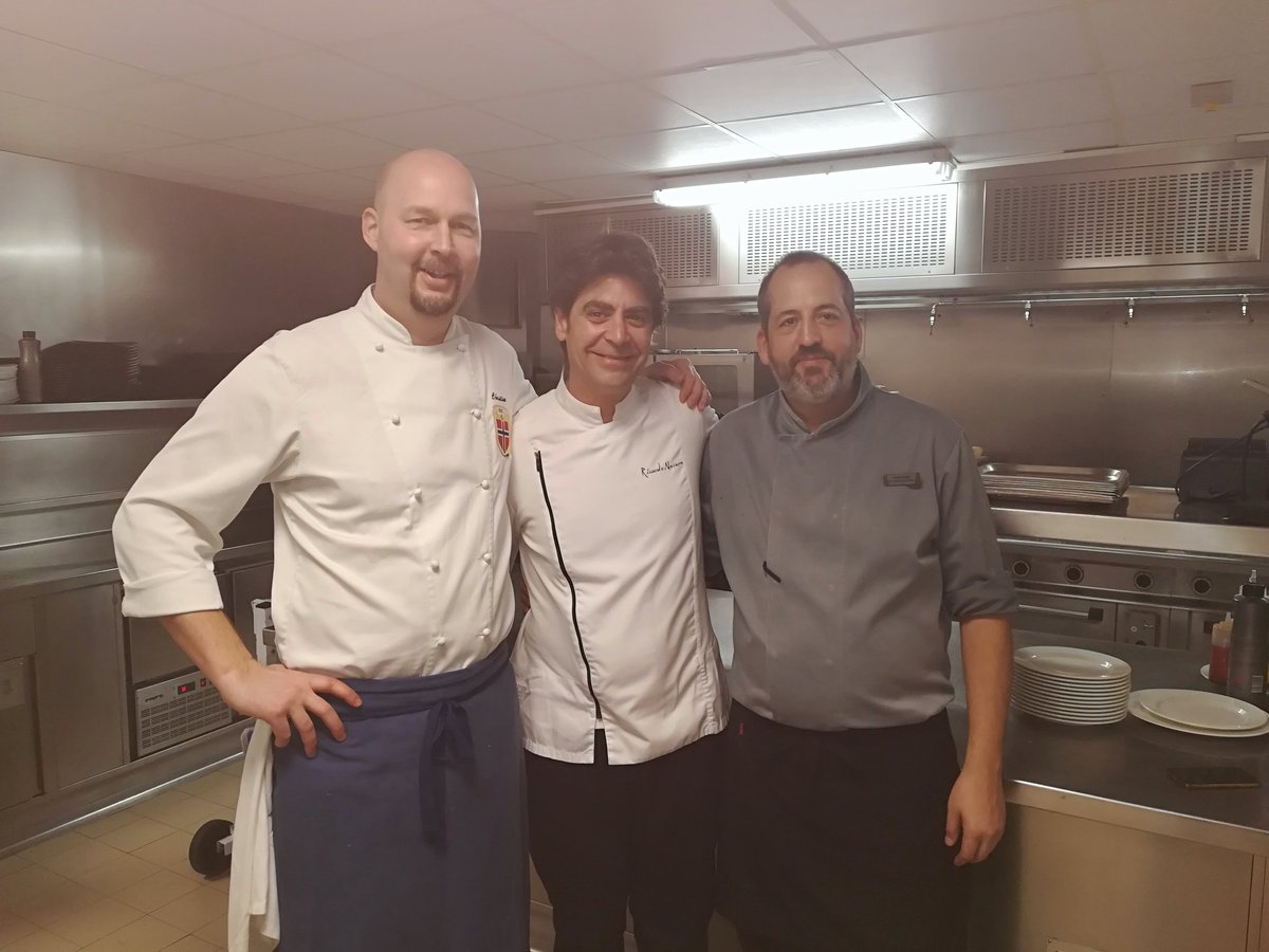 MoliCocina's tweet photo. Compartiendo trabajo con Christian, Chef de la selección Noruega y todo el equipo de @melia_valencia. Un verdadero placer. Gracias por confiar. @Lluis_Rguez @Eva64647241 @danirojim @nataliagalan @MeliaCareers https://t.co/3CjYGy3Axd