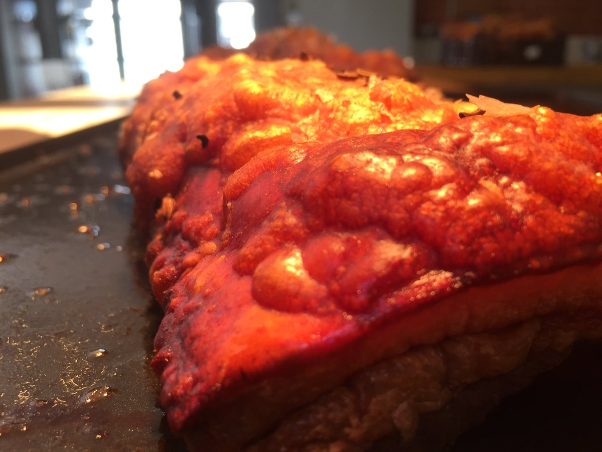 kings_old's tweet photo. 🍖🥬Sunday Lunch is being served ! 🍨🧀

Our Golden crackling &amp; fluffy Yorkshires are waiting to tempt you 😍 https://t.co/Trra86l8mW