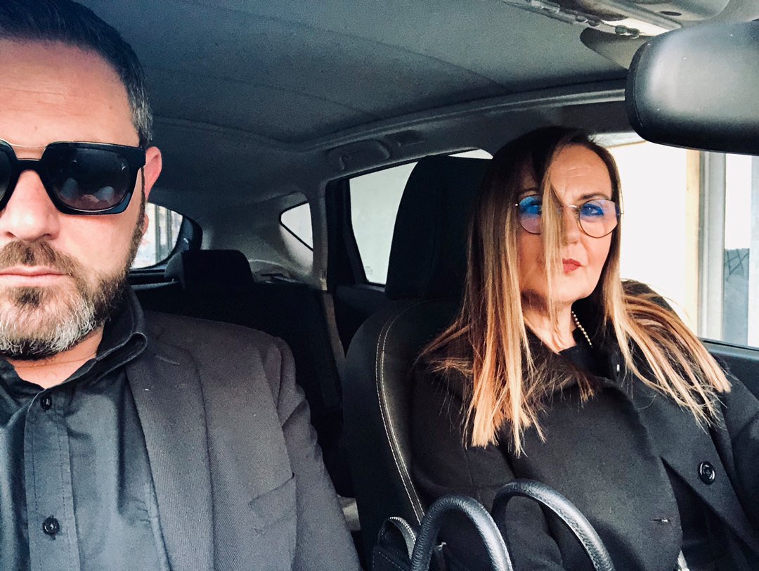lucamelilli's tweet photo. I miei colori preferiti sono: 
• nero 
• nero scuro 
• nero slavato 
• nero pastello 
• nero opaco 
• nero chiaro 
Quelli di mia sorella, invece, anche! ✔️

Felice domenica a tutti, colorata magari... 🌈 

#lucamelilli #brotherandsister https://t.co/BEXt7avQwG