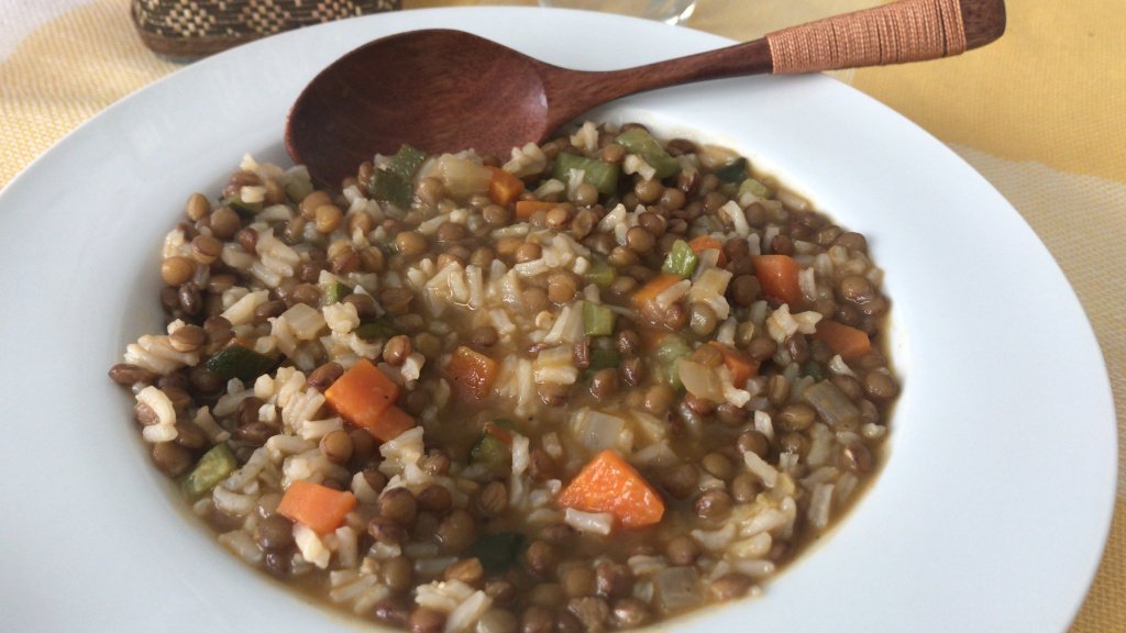 Lentejas de abuela cenamosenmicasa.wordpress.com/2019/03/24/len…