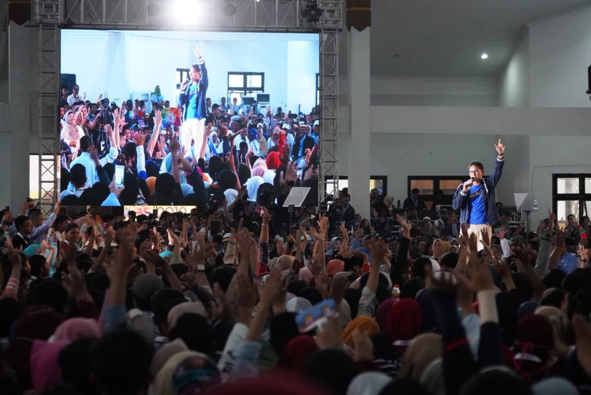 sandiuno's tweet photo. Saya tidak ingin melihat anak-anak mudah Indonesia terus-terusan menjadi konsumen dari produk-produk dari luar yang masuk ke dalam negeri. Saya ingin anak-anak muda Indonesia menjadi pemain di negaranya sendiri dan bisa menembus pasar internasional. https://t.co/gULgYbquOd