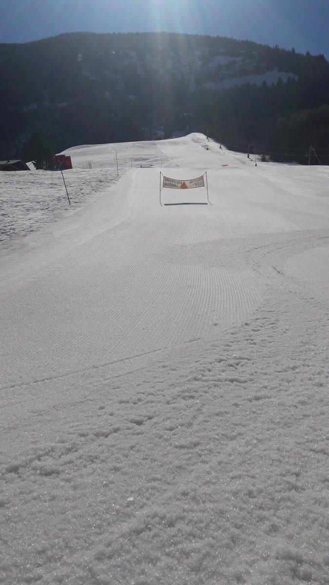 Derniers virages sous le soleil ! 
Le domaine skiable de St Colomban ferme ce soir. Nous vous donnons RDV l'hiver prochain 
#spring 
#Sybelles 
#maurienne