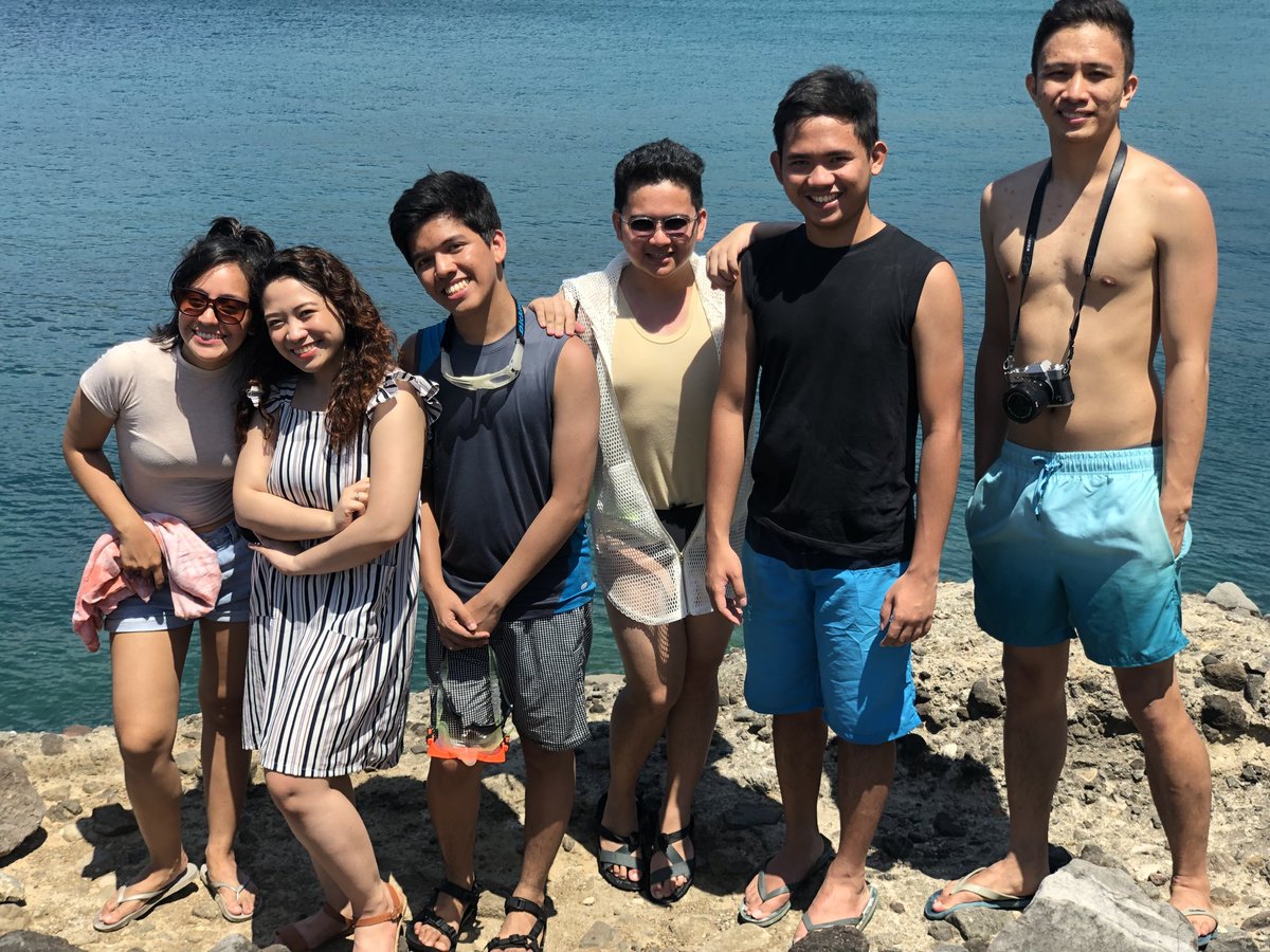 ordinatics's tweet photo. Jgh from Bataan with this peepz. #jetlagged #backtothephilippines #messedupbodyclock #BackToPesoFromBataanDollars #sawadeka https://t.co/wDDocOzVEz