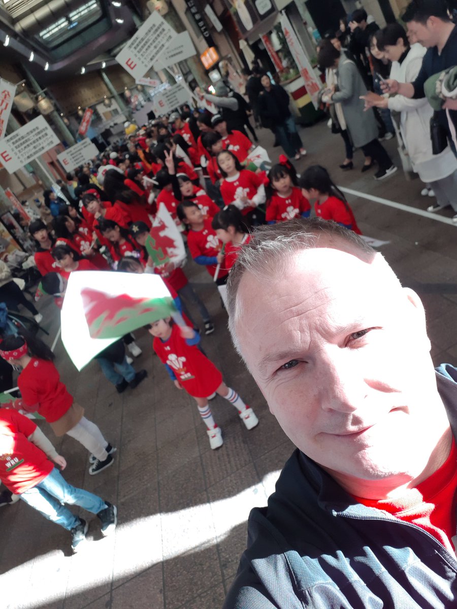 JonEvs72's tweet photo. One for the bucket list ....Dancing with the citizens of Kitakyushu. #lovingjapan https://t.co/Bqd03zcWaz