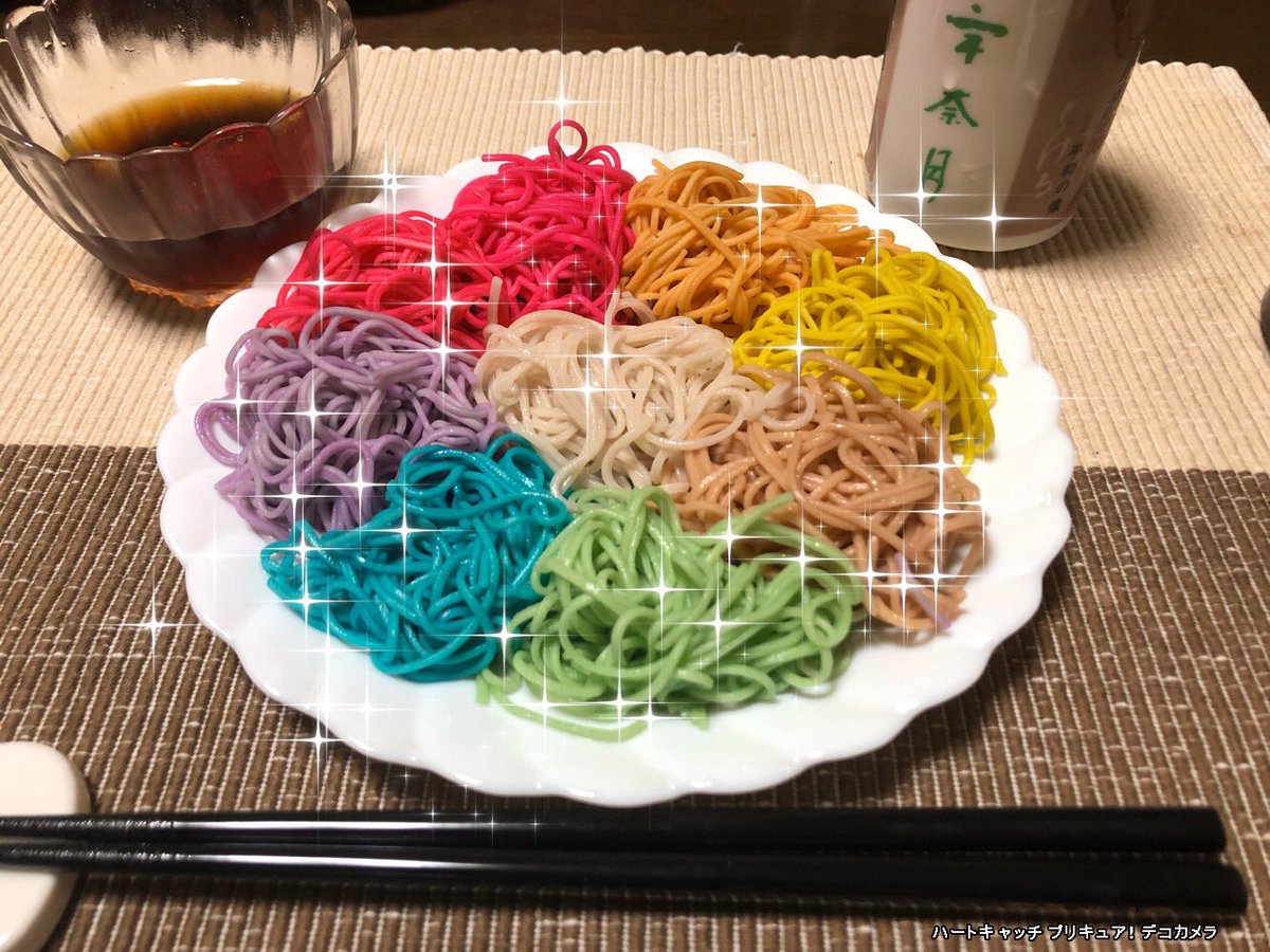 普通のお蕎麦にひと手間加えるだけでこんなことに これが光るそばか とわく人々 輪ゴムかと 味は Togetter